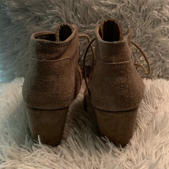 TOMS Suede Wedges Size 7 (taupe) - Picture 3 of 5